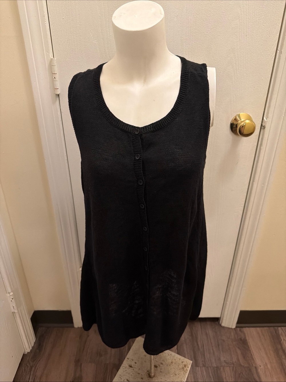 Eileen Fisher Woman’s Black Sleeveless Linen Vest Sweater Size Medium